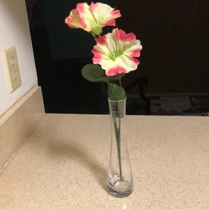 Small Single flower Vase. Very dainty. Can only put in 1 flower at a time.